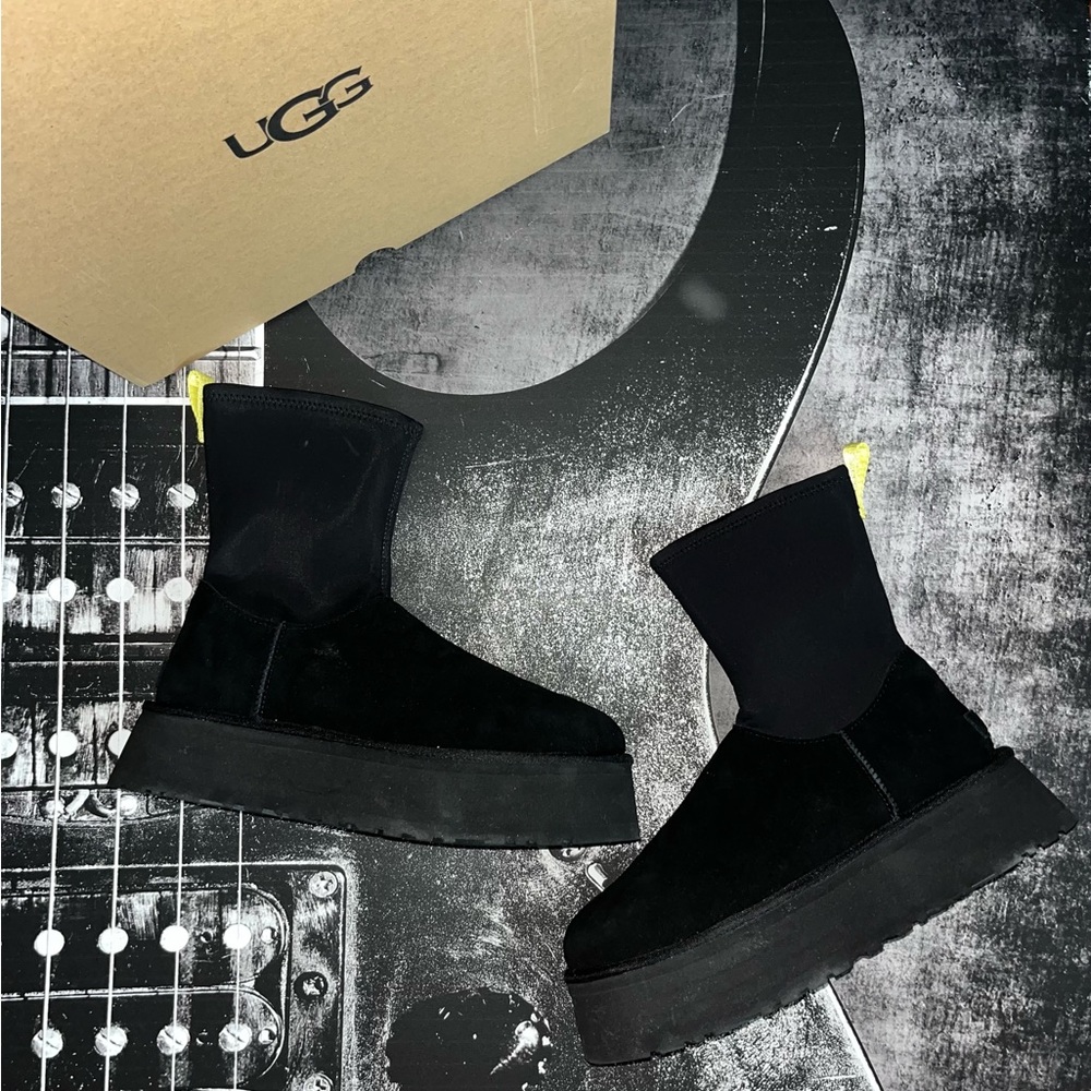 NIB UGG Boot - Picture 7 of 15